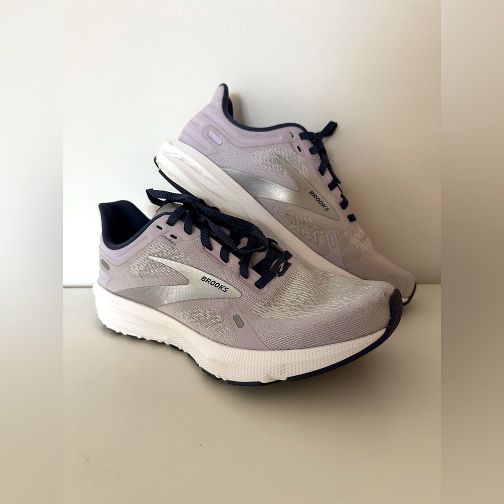 Brooks Launch 9 Running Shoe Lavender/Cobalt/Silver Women’s size 8